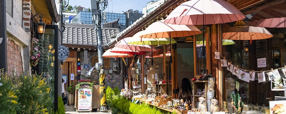 Exploring-Seoul's-Alleyways